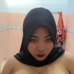 Busty Malay With Big Boobs & Big Ass Horny Twerking